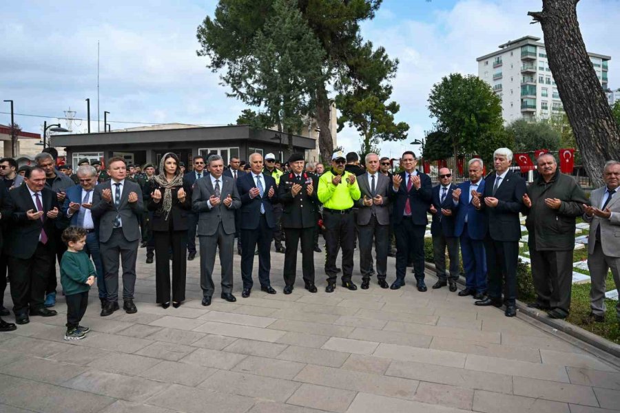 Bayramı Arefesinde Şehitler Kabirleri Başında Dualarla Anıldı