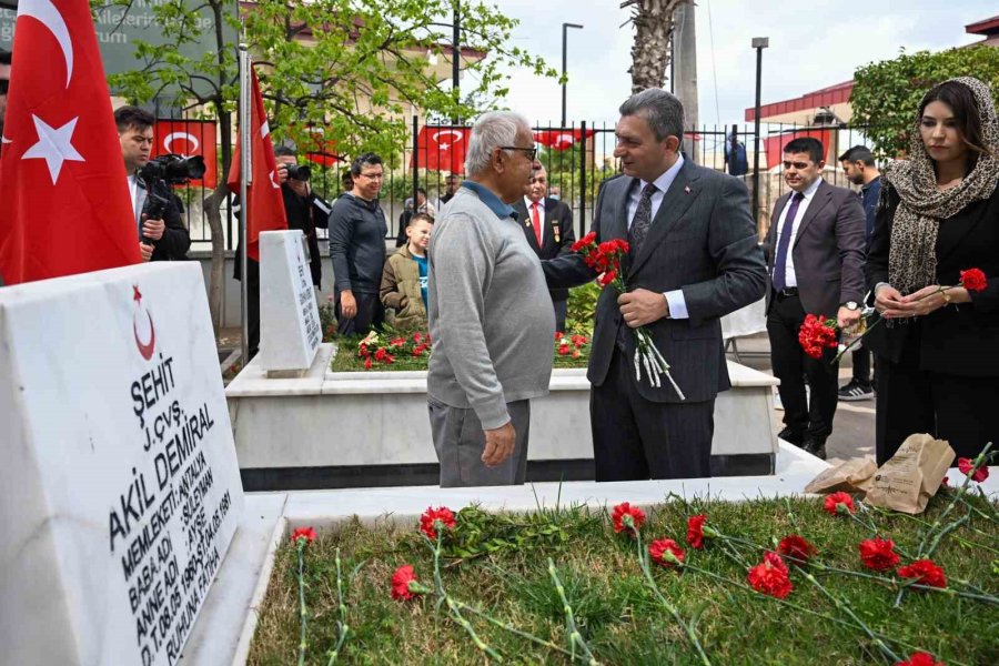 Bayramı Arefesinde Şehitler Kabirleri Başında Dualarla Anıldı