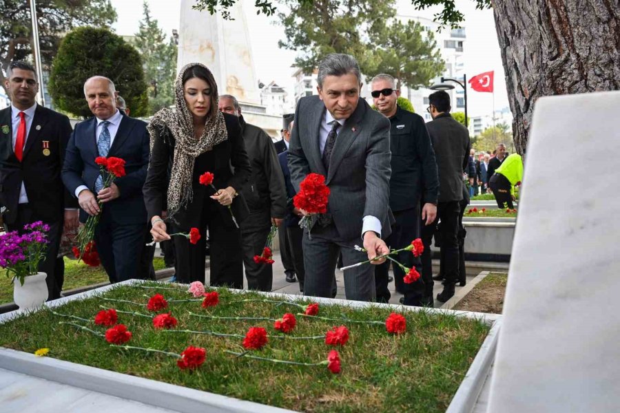 Bayramı Arefesinde Şehitler Kabirleri Başında Dualarla Anıldı