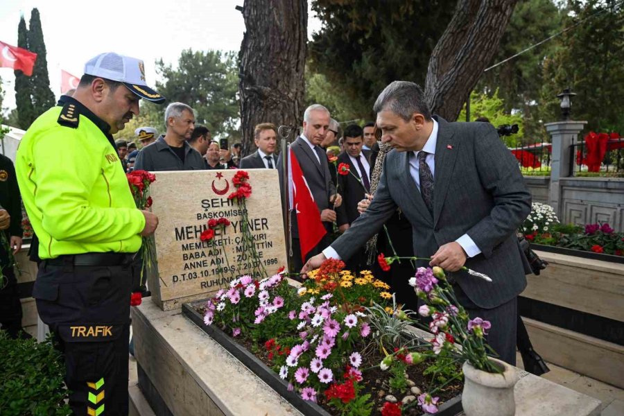 Bayramı Arefesinde Şehitler Kabirleri Başında Dualarla Anıldı