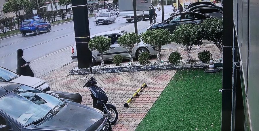 Peşine Takılan Polislerden Kurtulmak İçin Ters Yönden Kaçınca Kaza Kaçınılmaz Oldu