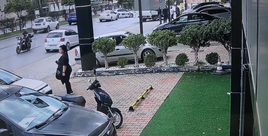 Peşine Takılan Polislerden Kurtulmak İçin Ters Yönden Kaçınca Kaza Kaçınılmaz Oldu