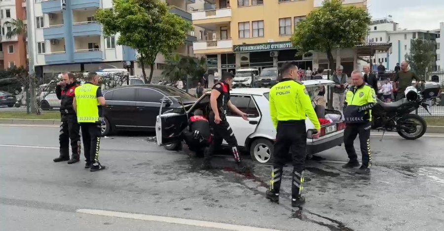 Peşine Takılan Polislerden Kurtulmak İçin Ters Yönden Kaçınca Kaza Kaçınılmaz Oldu