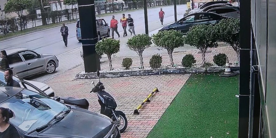 Peşine Takılan Polislerden Kurtulmak İçin Ters Yönden Kaçınca Kaza Kaçınılmaz Oldu