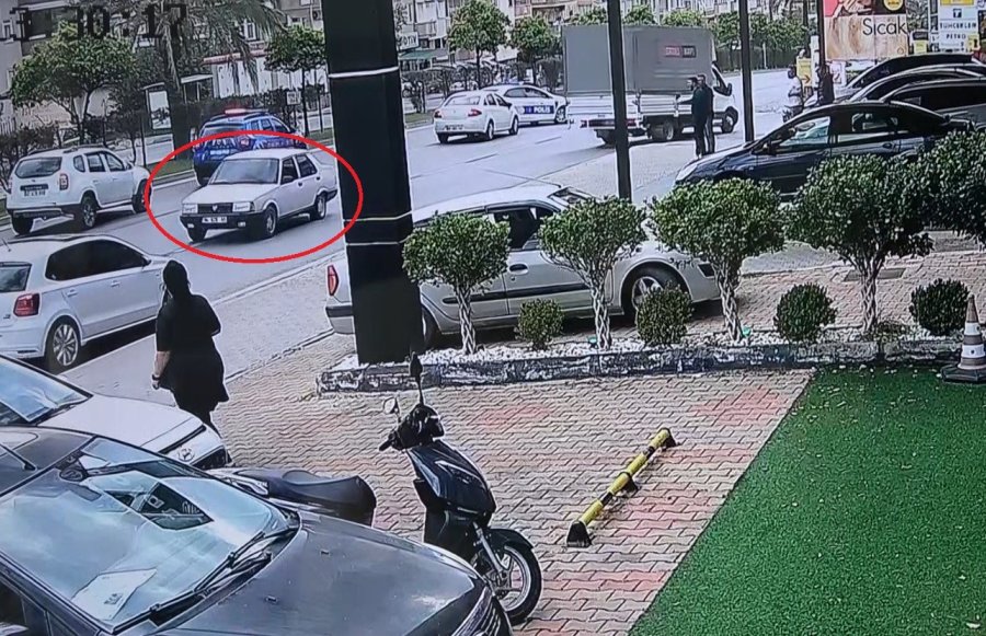 Peşine Takılan Polislerden Kurtulmak İçin Ters Yönden Kaçınca Kaza Kaçınılmaz Oldu