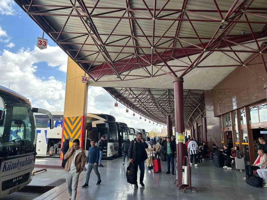 Eskişehir Otogarında Bayram Yoğunluğu
