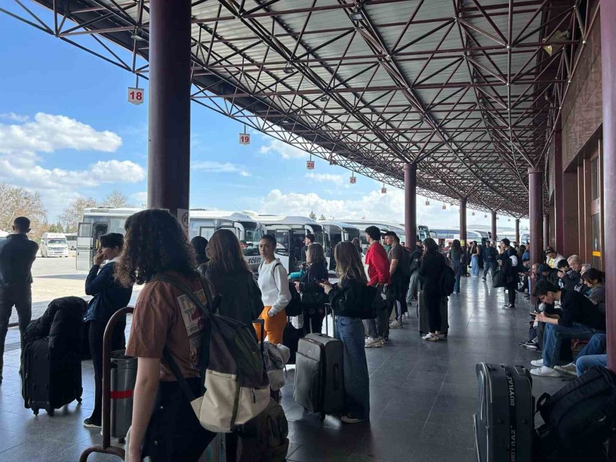 Eskişehir Otogarında Bayram Yoğunluğu