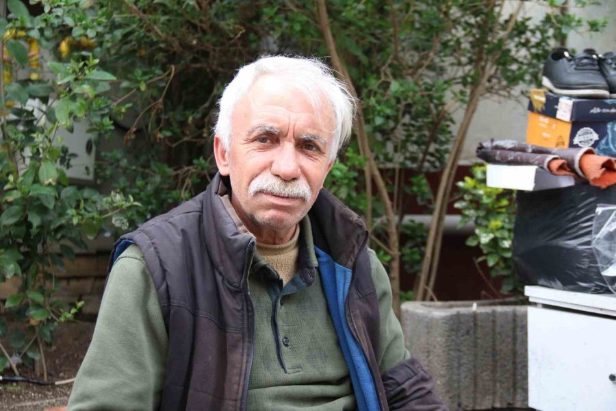 Bayramda Temiz Ayakkabılarla Dolaşmak İsteyenler Tamircilere Akın Etti