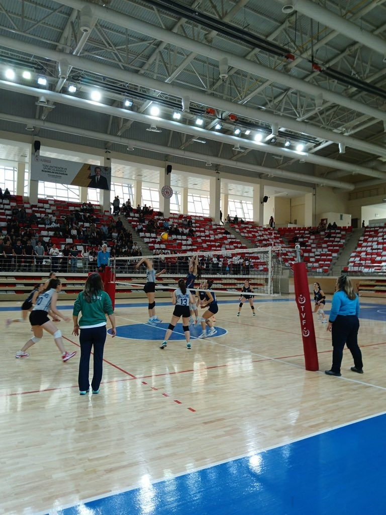 Genç B Kızlar Voleybol Final Heyecanı Sona Erdi