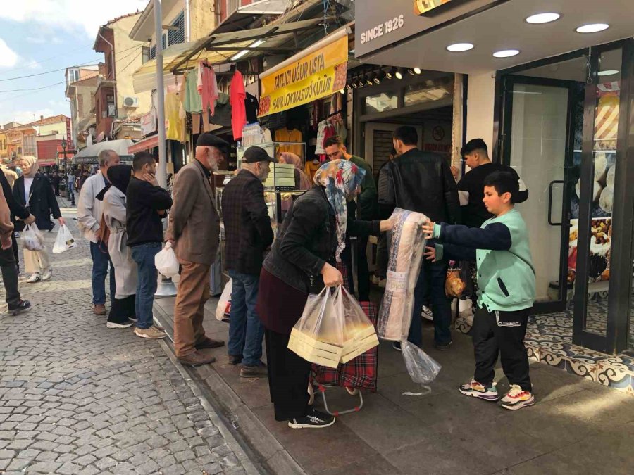 Bayram Yoğunluğu Esnafın Yüzünü Güldürdü
