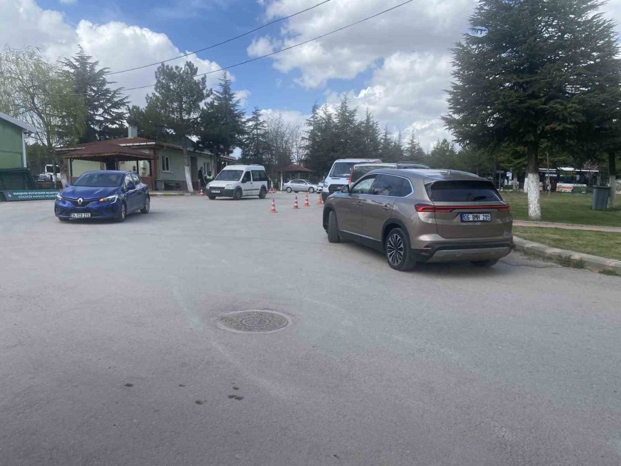 Mezarlıkta Bayram Öncesi Yoğunluğu