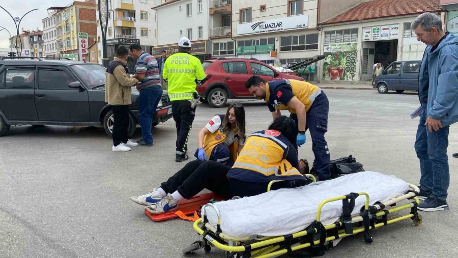 Karaman’da Otomobille Çarpışa Motosikletin Sürücüsü Yaralandı