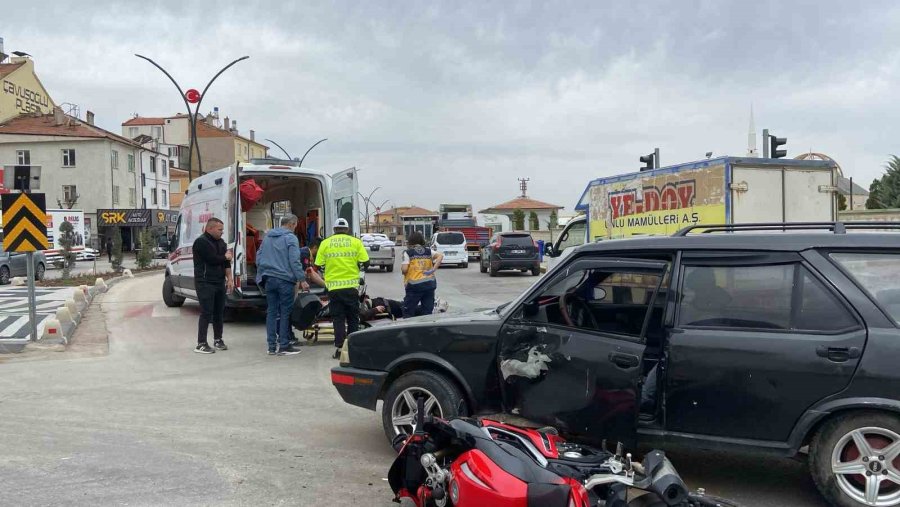 Karaman’da Otomobille Çarpışa Motosikletin Sürücüsü Yaralandı