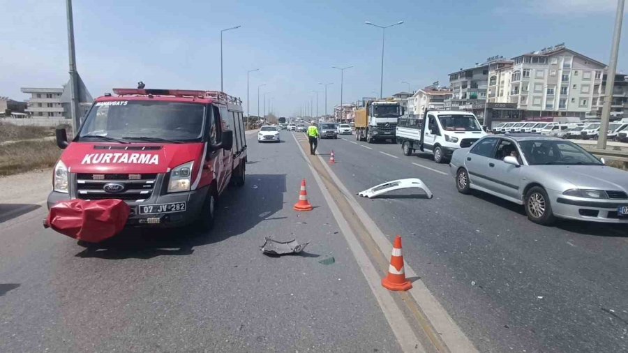 İki Araç Çarpıştı, Sürücüler Hastaneye Gitmedi