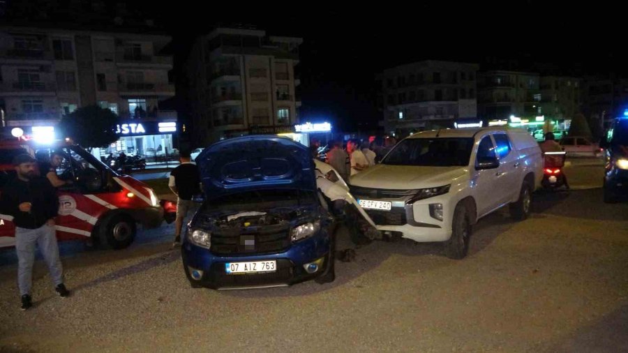 Antalya’da 3 Araçlı Zincirleme Kaza: 1 Yaralı