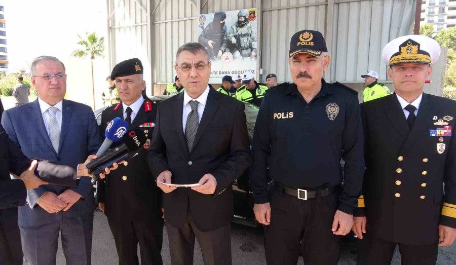 Vali Atilla Toros Yolcuları Tek Tek Uyardı: "emniyet Kemerinizi Takın"