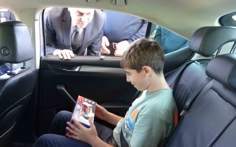 Vali Atilla Toros Yolcuları Tek Tek Uyardı: "emniyet Kemerinizi Takın"