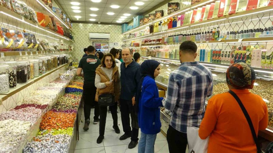 Mersin’de Bayram Alışverişi Yoğunluğu