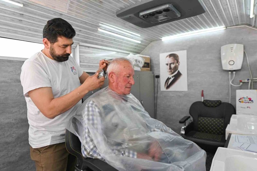 Bayram Tıraşını ’mobil Kuaför’ Aracında Oldular