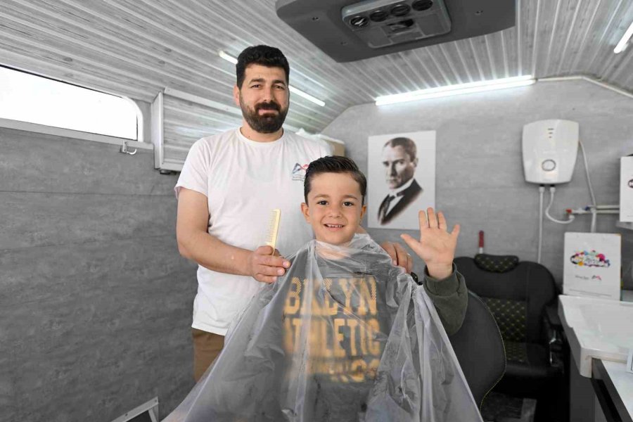 Bayram Tıraşını ’mobil Kuaför’ Aracında Oldular
