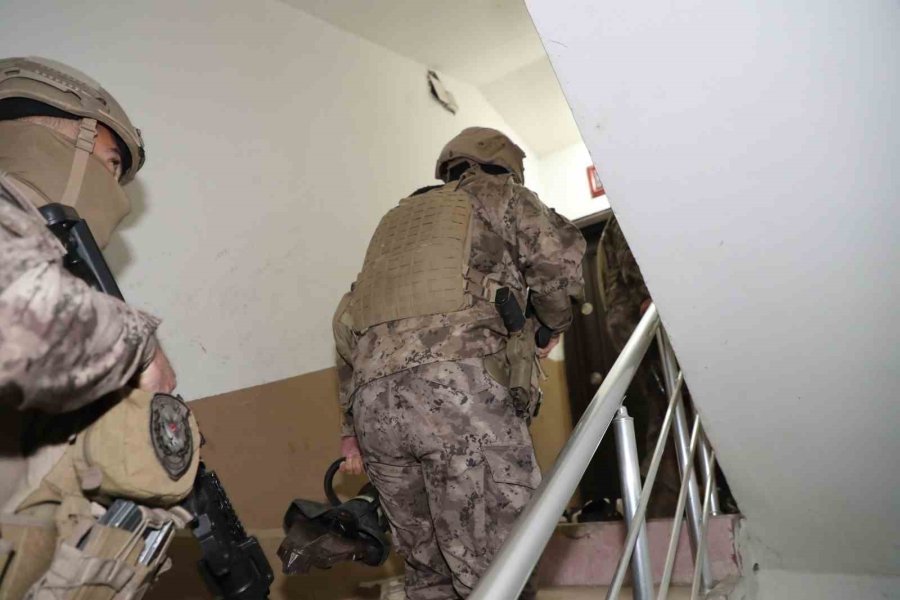 Yurt Dışından Emir Alan Suç Örgütü Çökertildi: 20 Gözaltı