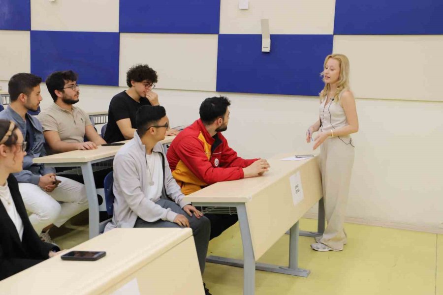 Nöhü Öğrencilerinden Bilgi Ve Eğlenceyi Bir Araya Getiren Etkinlik