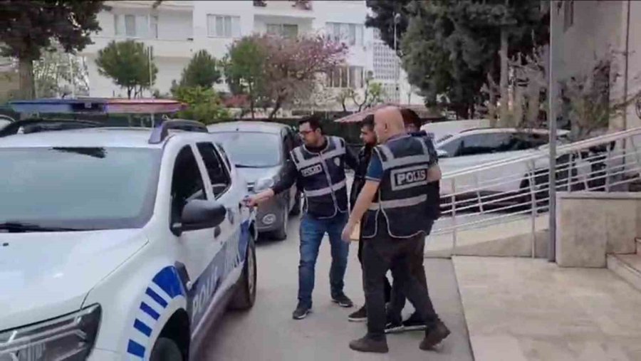 Hapis Cezasıyla Aranan 3 Hükümlü Yakalanıp Cezaevine Gönderildi