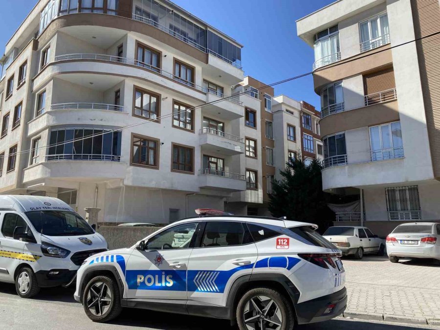 Evinin Balkonundan Düşen Yaşlı Kadın Hayatını Kaybetti