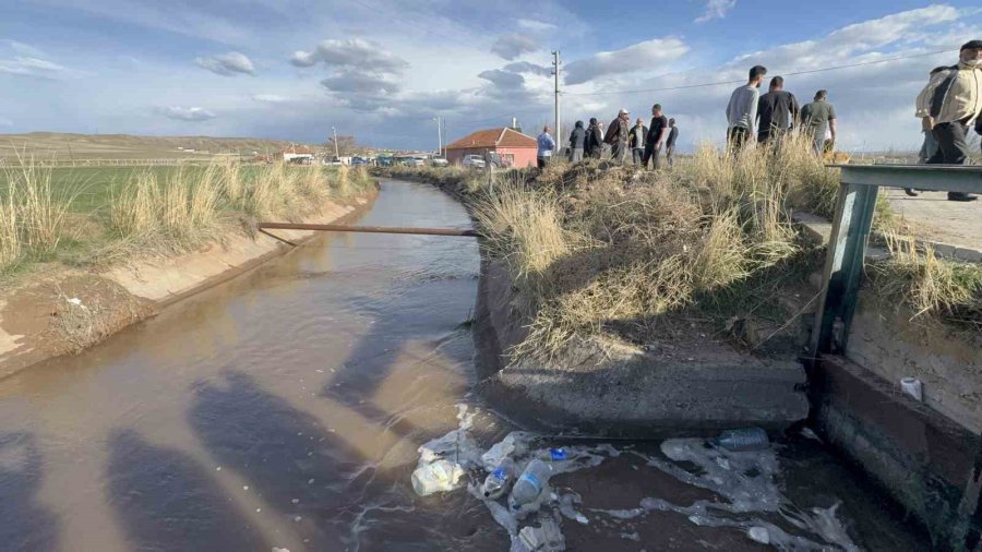 Şeker Toplamaya Çıkan 5 Yaşındaki Çocuk Sulama Kanalında Ölü Bulundu