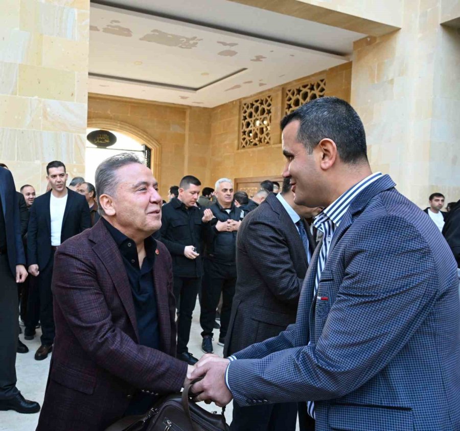 Başkan Muhitin Böcek Vatandaşlarla Bayramlaştı