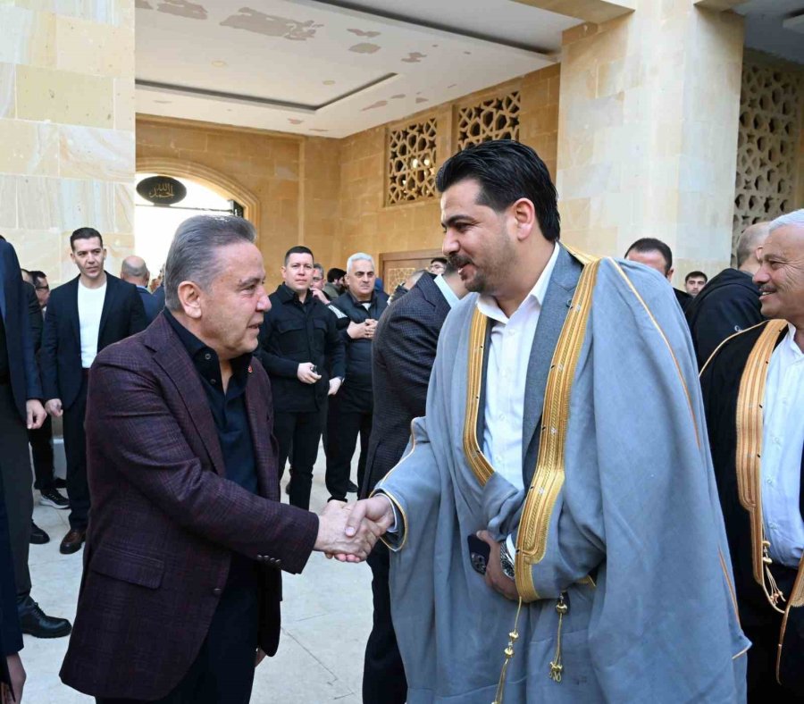 Başkan Muhitin Böcek Vatandaşlarla Bayramlaştı