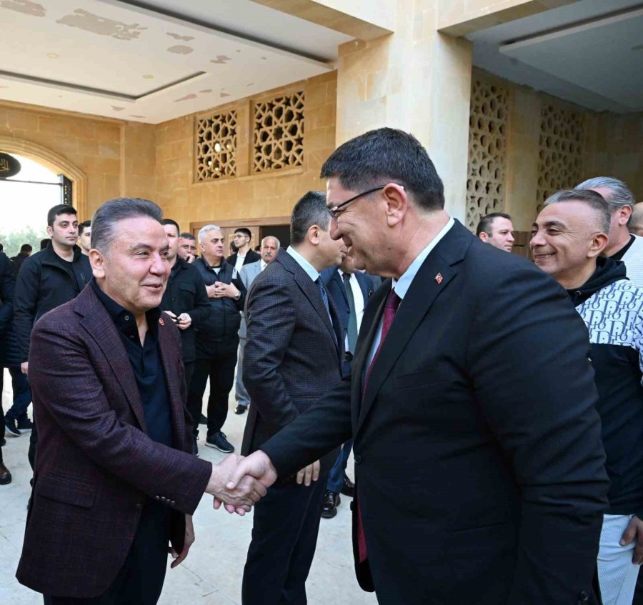 Başkan Muhitin Böcek Vatandaşlarla Bayramlaştı