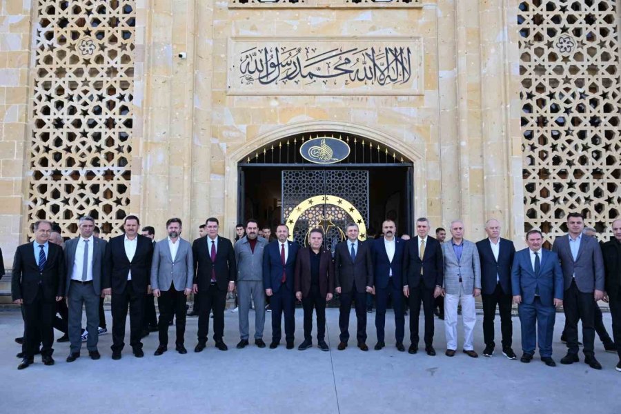 Başkan Muhitin Böcek Vatandaşlarla Bayramlaştı