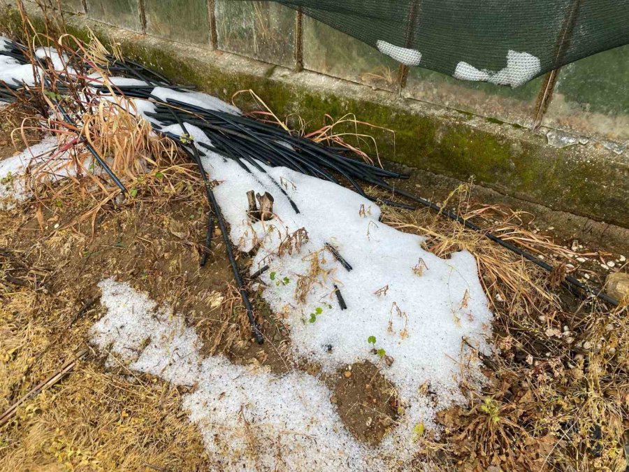 Bayram Sabahı Antalya’ya Dolu Sürprizi