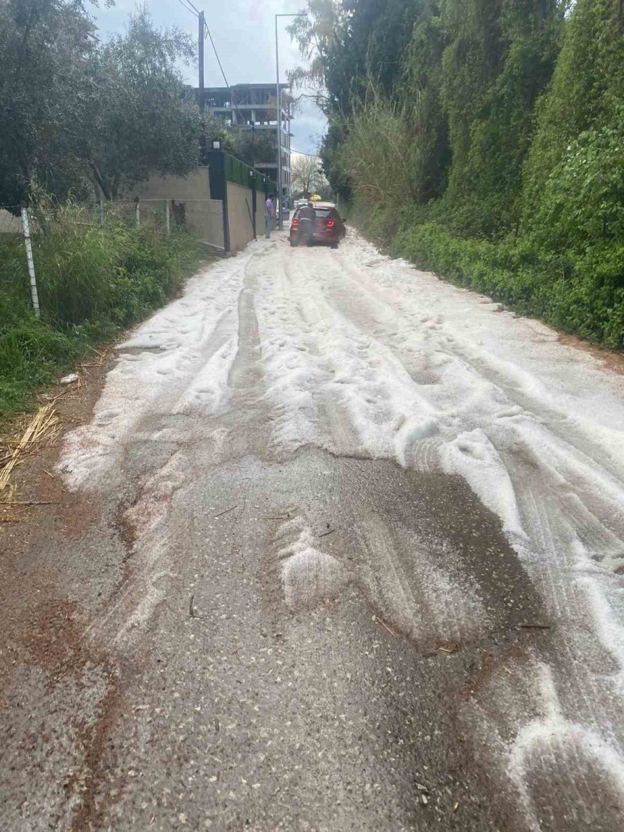 Bayram Sabahı Antalya’ya Dolu Sürprizi