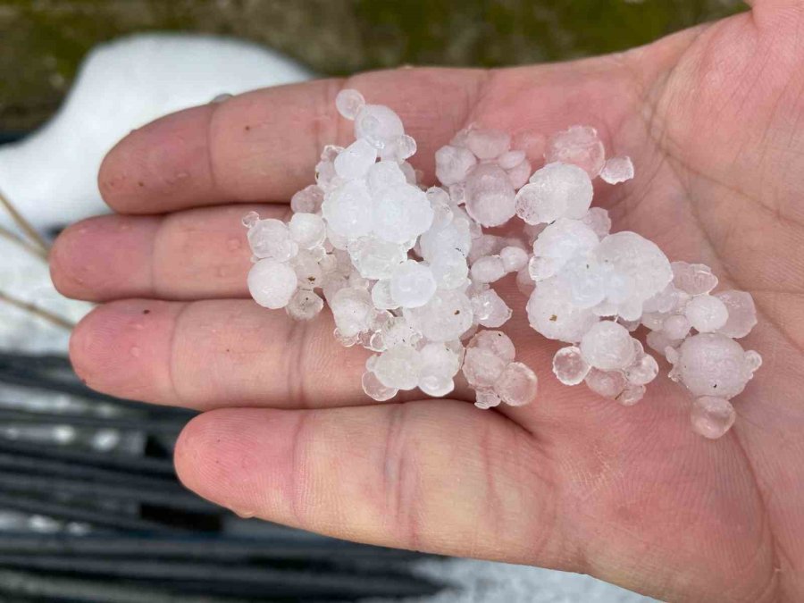 Bayram Sabahı Antalya’ya Dolu Sürprizi