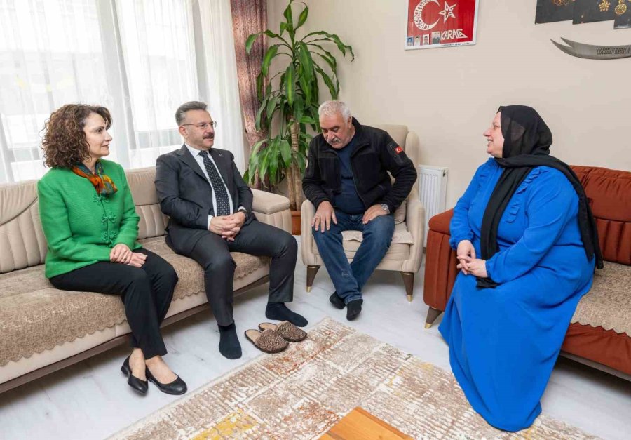 Aksoy Çiftinden Şehit Ailesine Ve Gaziye Bayram Ziyareti