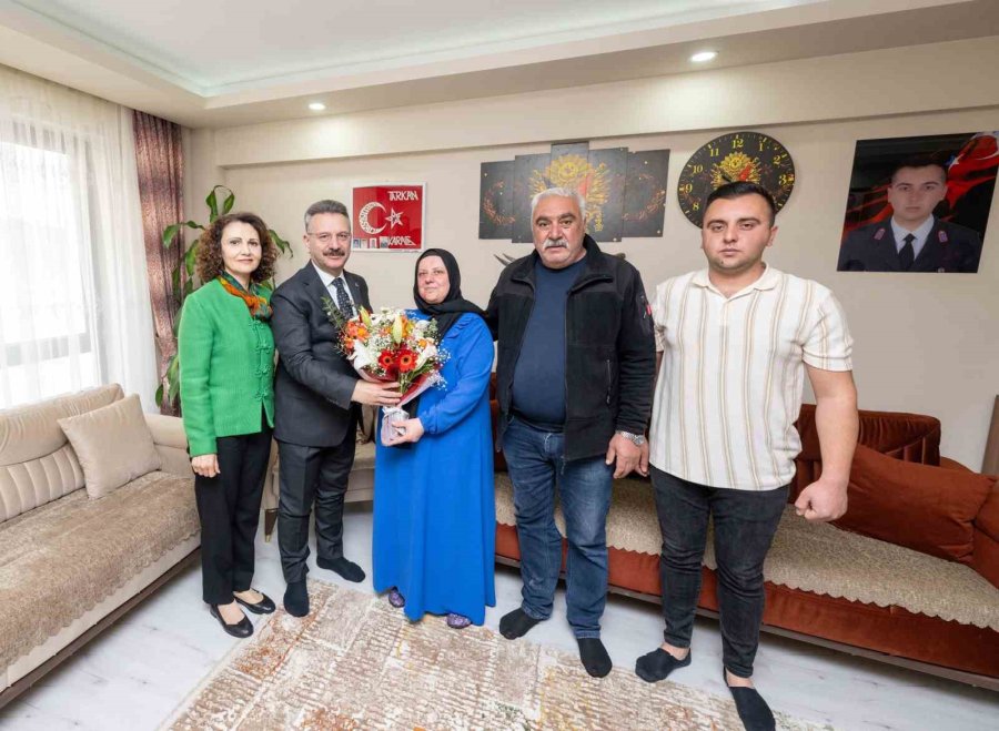 Aksoy Çiftinden Şehit Ailesine Ve Gaziye Bayram Ziyareti