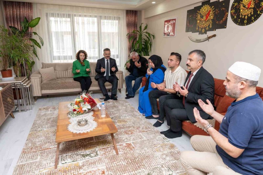 Aksoy Çiftinden Şehit Ailesine Ve Gaziye Bayram Ziyareti