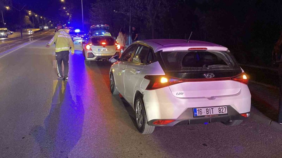 Maddi Hasarla Atlatılan Kaza Sonrası Sürücüler Arasında Tartışma Çıktı