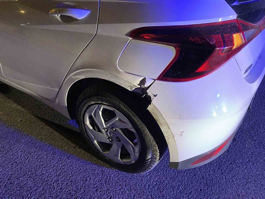 Maddi Hasarla Atlatılan Kaza Sonrası Sürücüler Arasında Tartışma Çıktı