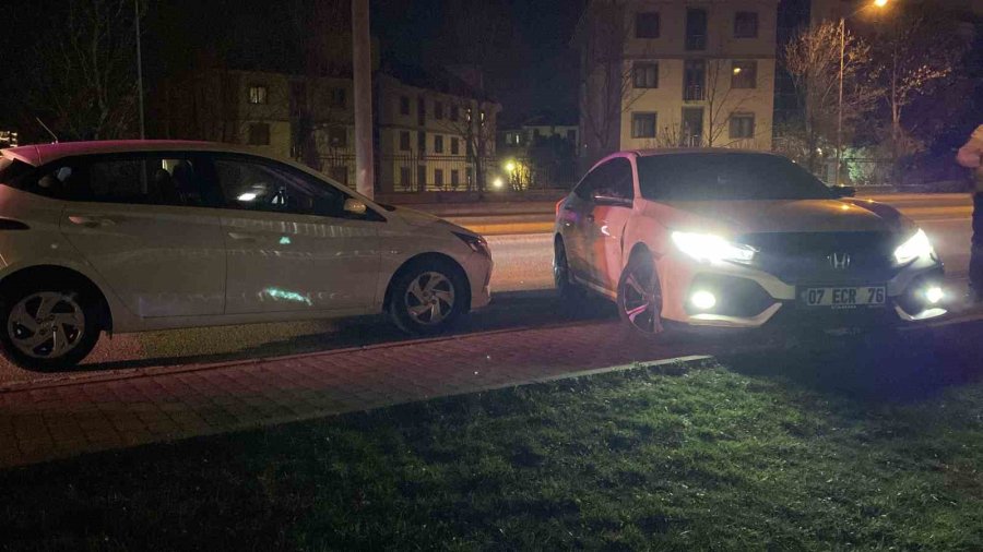 Maddi Hasarla Atlatılan Kaza Sonrası Sürücüler Arasında Tartışma Çıktı