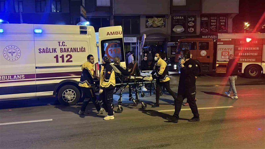 Ağzındaki Sigarayla Uyuyakalınca Evi Alev Aldı, Komşuları Yangını Üst Kattan İzledi