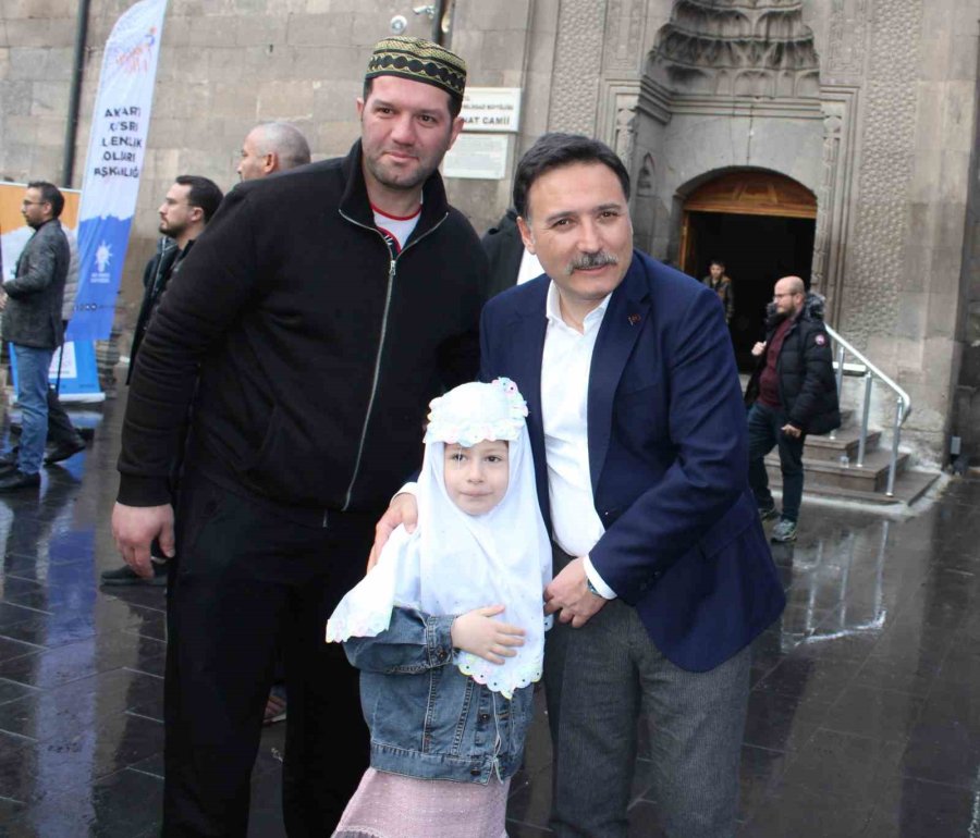 Bayram Namazında Camler Doldu Taştı