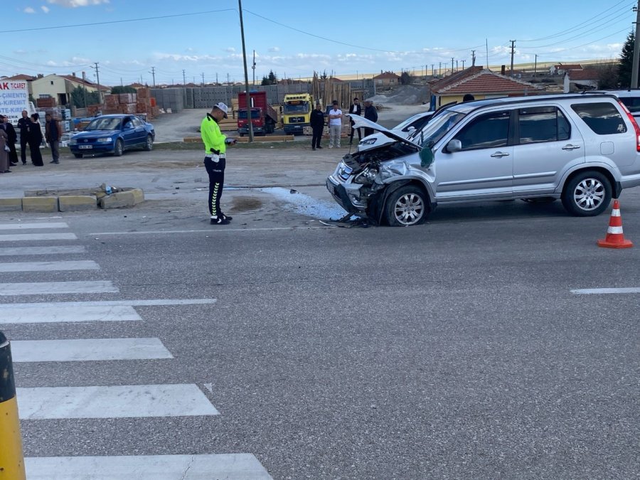 Konya’da İki Otomobil Çarpıştı: 6 Yaralı