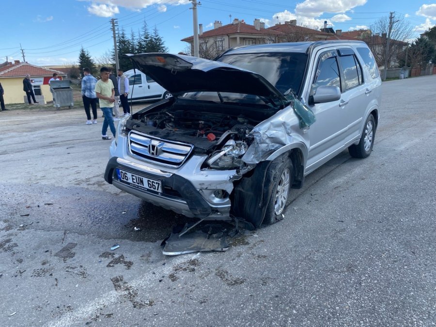 Konya’da İki Otomobil Çarpıştı: 6 Yaralı