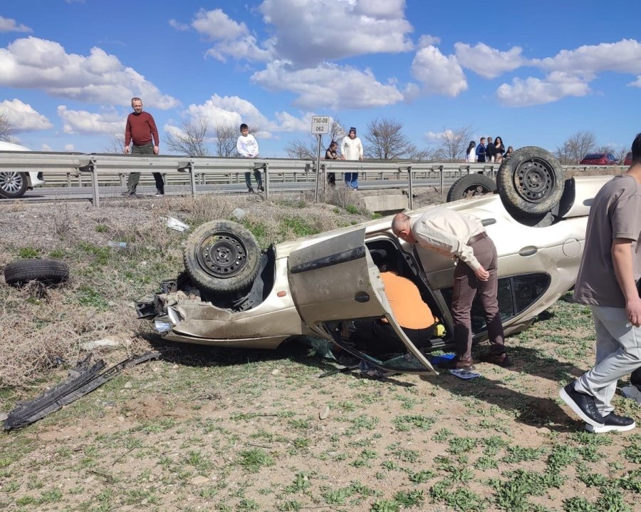 Konya’da Otomobil Takla Attı: 2 Yaralı