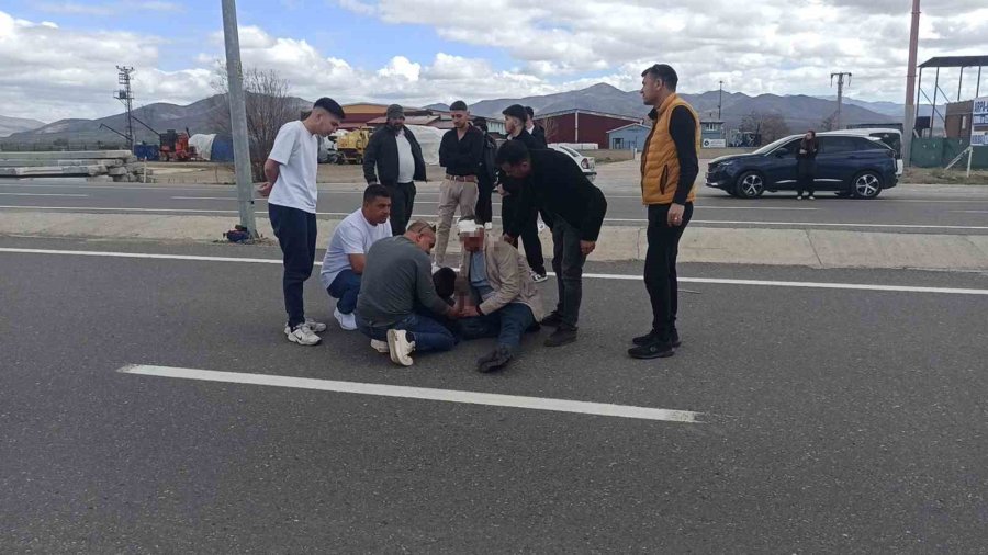 Konya’da Minibüs İle Elektrikli Bisiklet Çarpıştı: 2 Yaralı