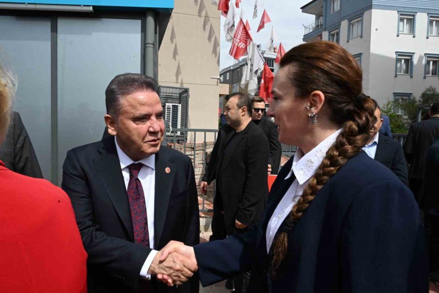 Antalya Büyükşehir Belediye Başkanı Muhittin Böcek Partililerle Bayramlaştı