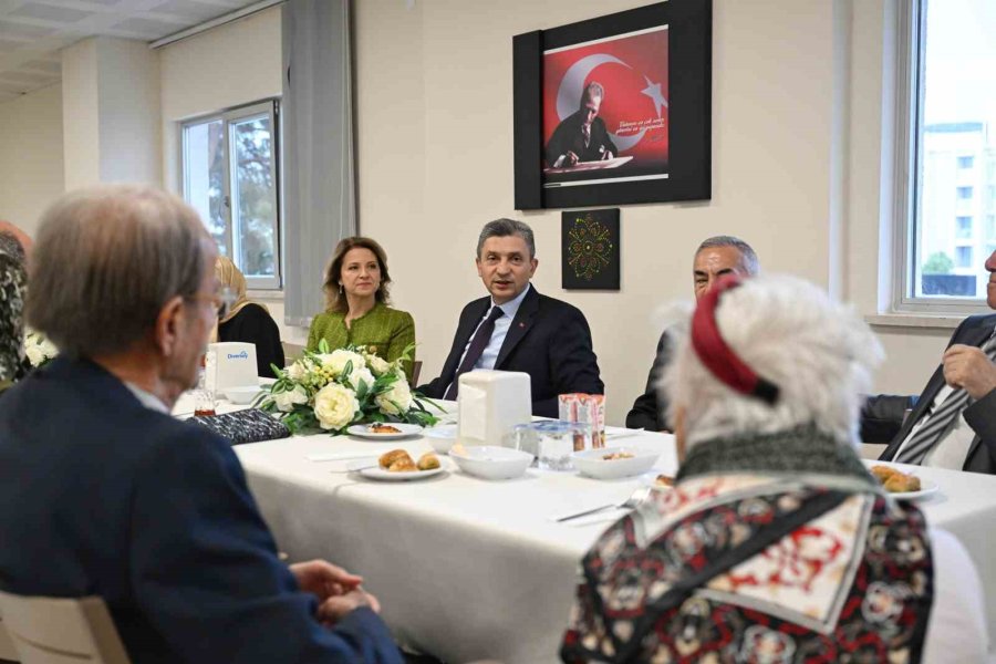 Antalya Valisi Hulusi Şahin’den Bayram Ziyaretleri